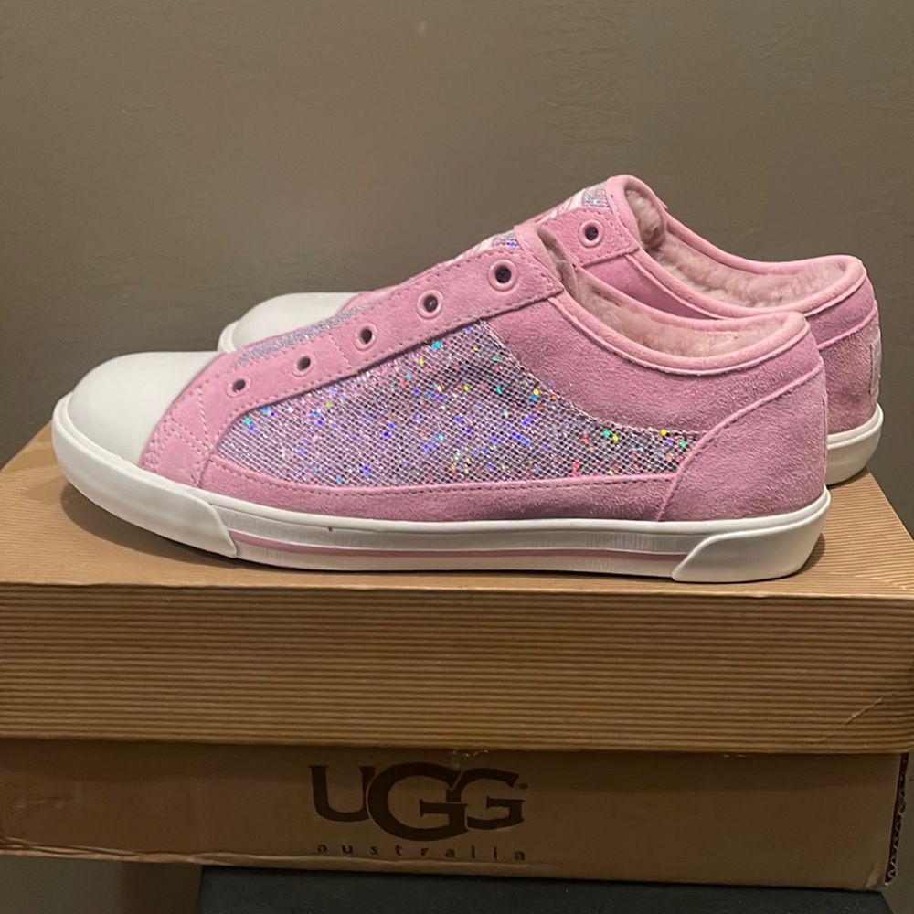 K LAELA HOLOGRAM 1001922 UGG slip-on sneakers Sz.4 US